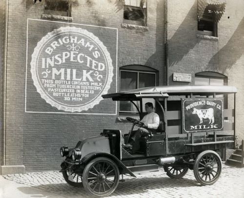 Milk_truck_1916.jpg