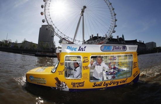 The first ice cream floating car2.jpg