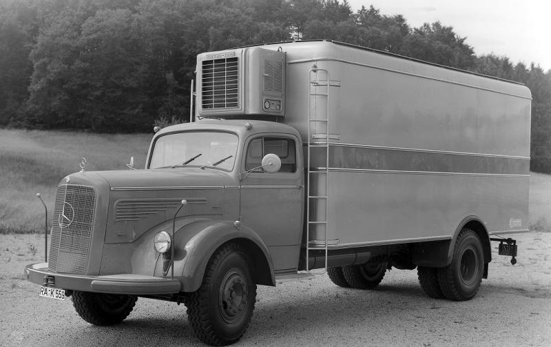 mbL326 with a refrigerated body from Messrs. Blumenhardt, 1957..jpg