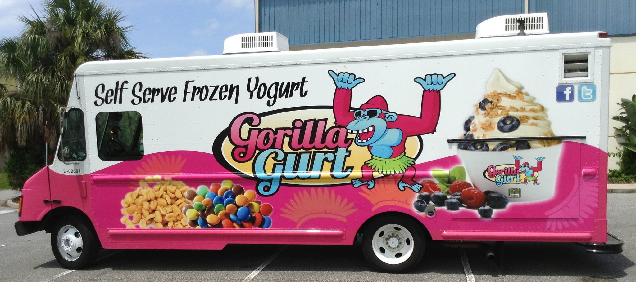 os-gorilla-gurt-frozen-yogurt-food-truck.jpg