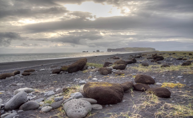 rocks-on-a-vik-area-beach-in-iceland-1132014-02546_horiz-large.jpeg