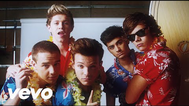 One Direction - Kiss You     ♪