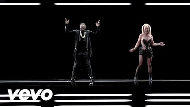 will.i.am feat. Britney Spears - Scream & Shout     ♪