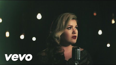 Kelly Clarkson - Wrapped in Red