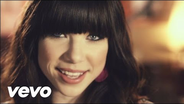 Carly Rae Jepsen - Call Me Maybe     ♪