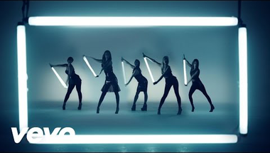 The Saturdays - Not Giving Up    ♪