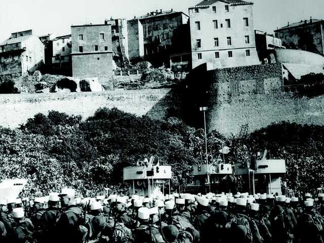 Bonifacio, Korzika, Caserne Montlaur alulnézetből