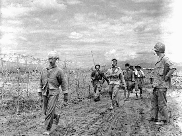 Viet-minh hadifoglyok Dien Bien Phu-nál