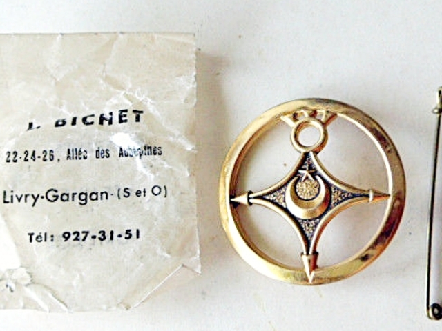 Francia jelvénygyártók: BICHET