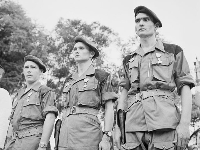 Tenue de saut parachutiste modèle 49, "Extême - Orient"