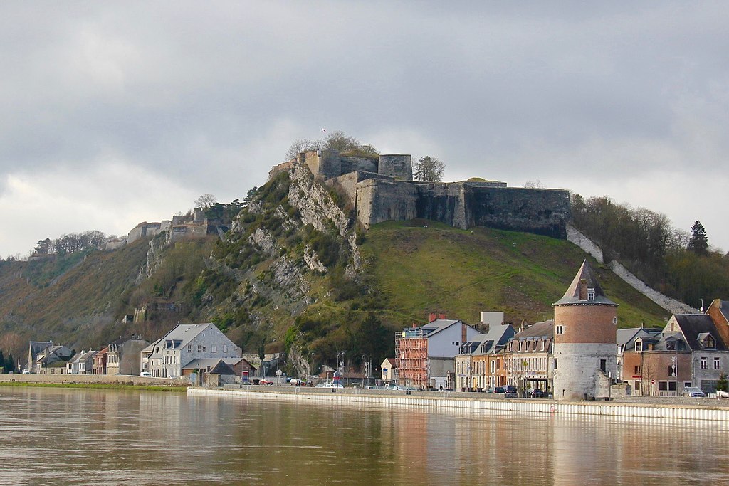 1024px-charlemont_citadelle_de_givet.jpg