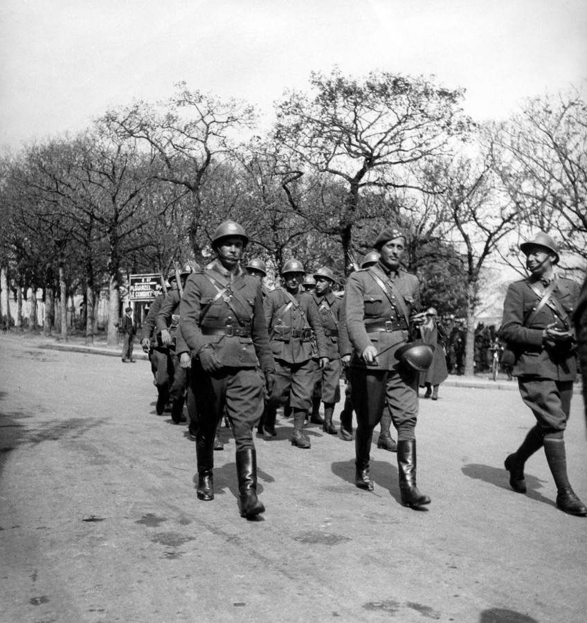 soldats-polonais-a-saint-renan-29-avant-leur-depart-pour-narvik-en-norvege-avril-1940-shd-de-2007-zc_img.jpg