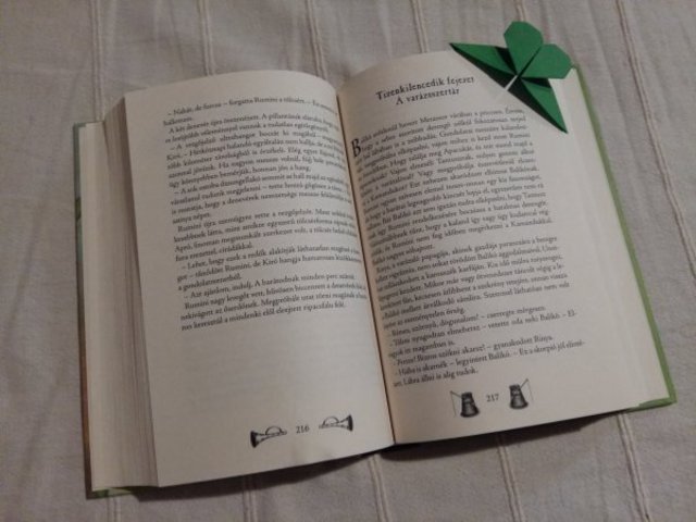 Origami könyvjelző szívvel