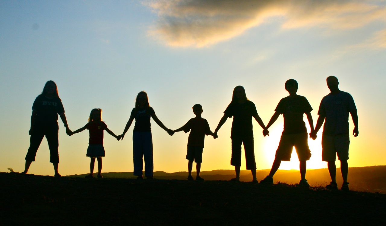 family-picture-silhouette-123.jpg