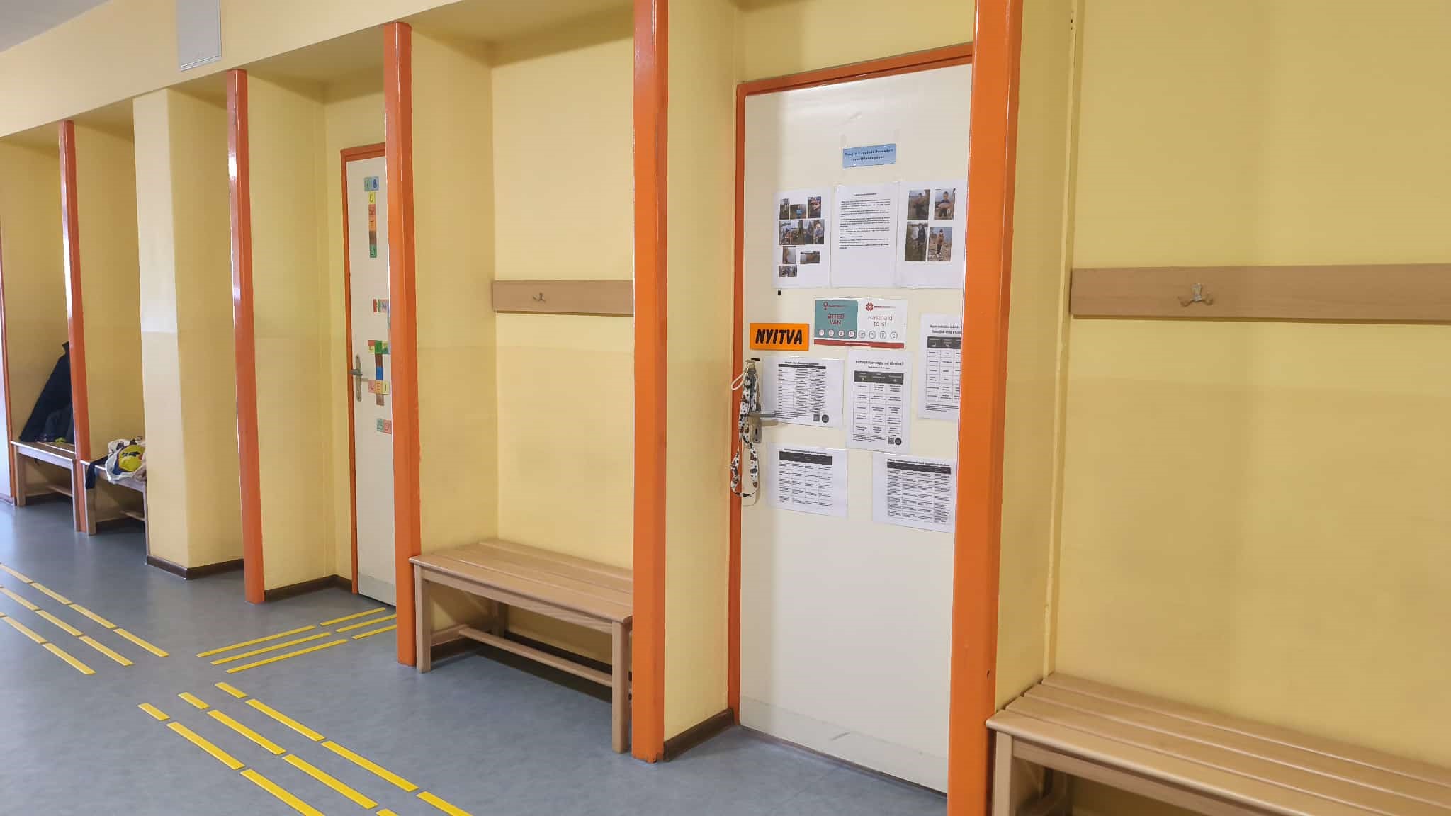 „…és ez van kiírva az ajtómra is. - Neked van ajtód? ”