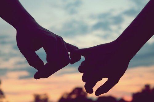 hands-love-photography-favim_com-423098.jpg