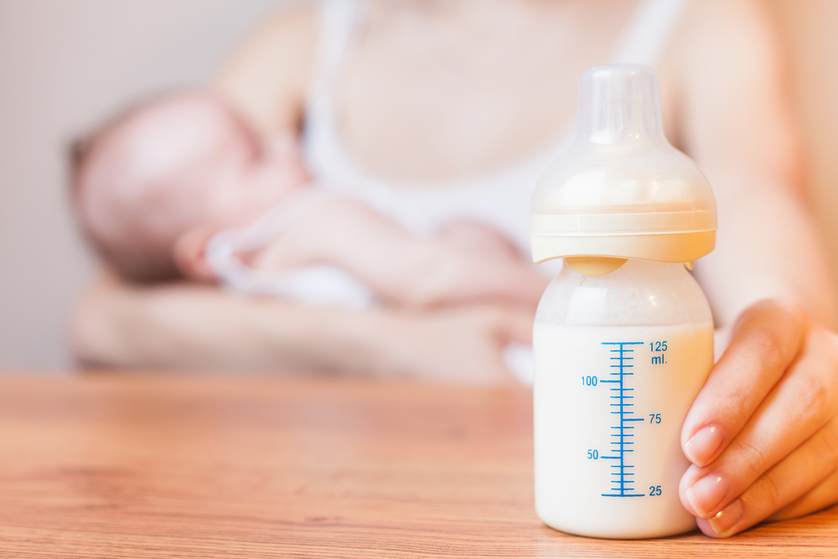 bottle-breast-milk-838x0-q67-crop-smart-58219a47d29273066e15e14a.jpg