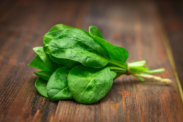 fresh-juicy-spinach-leaves-wooden-brown-table-natural-products-greens-healthy-food_71756-1526.jpg