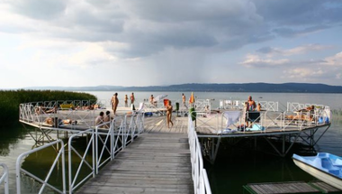 Meztelenkedés a Balatonnál - Berény Naturista Strand