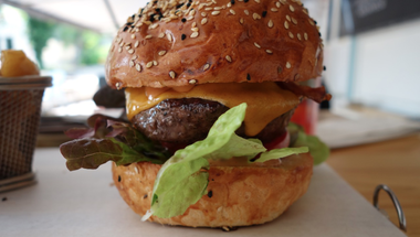 A legjobb balatoni hamburger nyomában: KisHableány