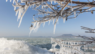 Olyan szép a befagyott Balaton, hogy nem hiszed el