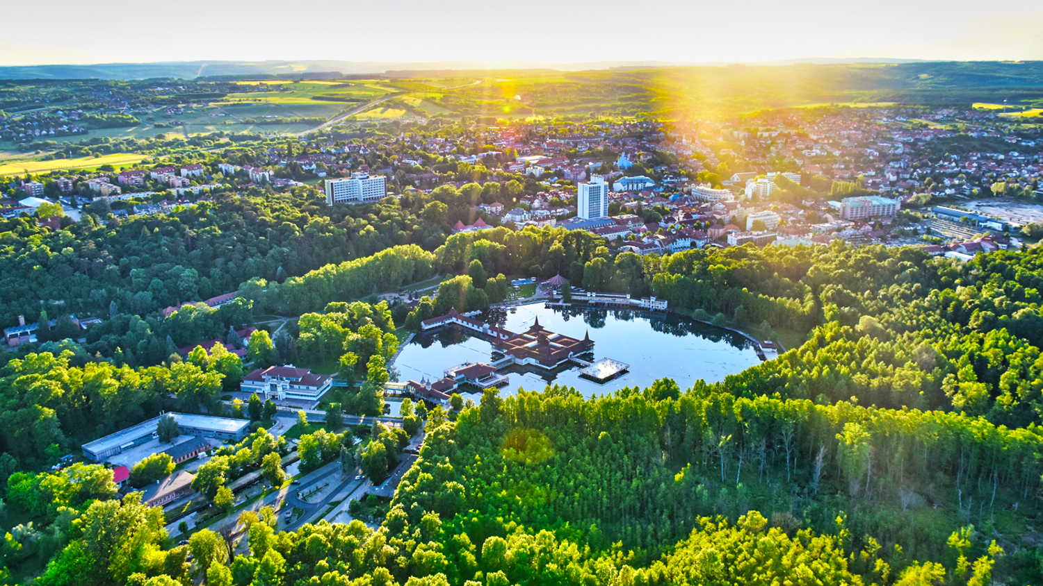 heviz-tofurdo-naplemente-ballon-csodalatosbalaton-magyarorszag.jpg