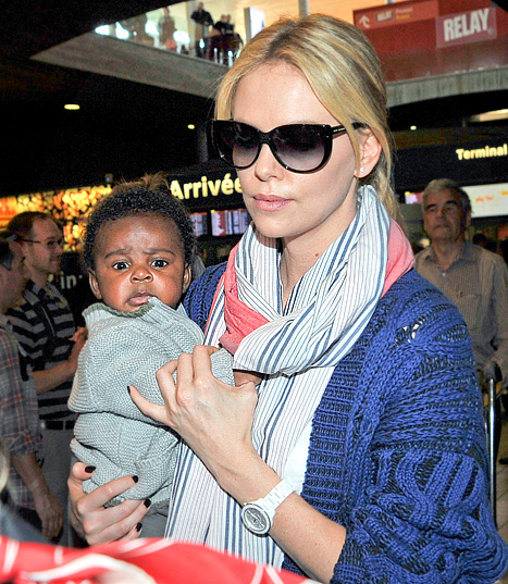 1336481853_charlize-theron-son-article.jpg