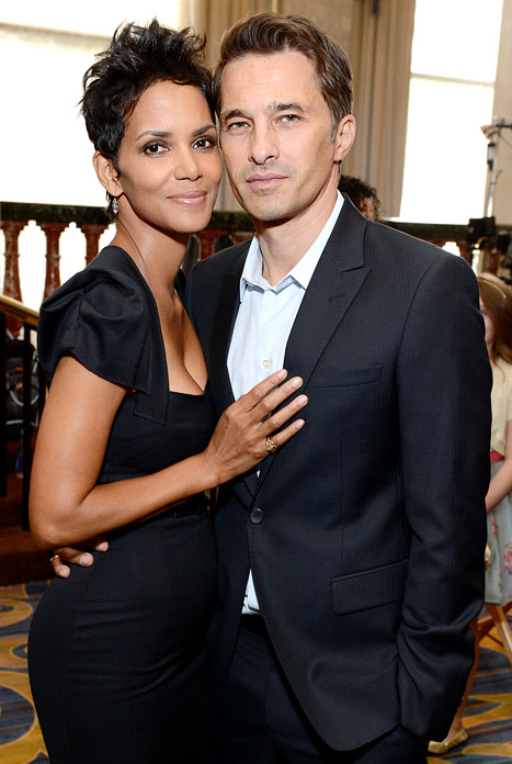 1351694405_halle-berry-olivier-martinez-lg.jpg