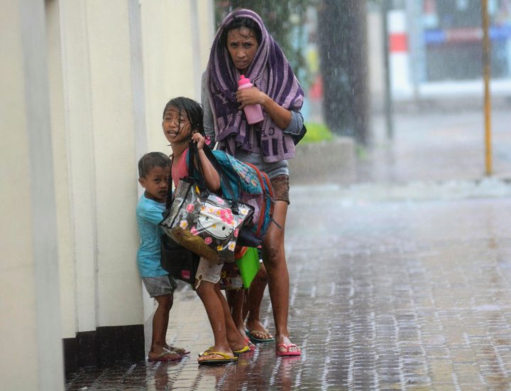 2013-11-08T093545Z-1792951972-GM1E9B81CPP01-RTRMADP-3-PHILIPPINES-TYPHOON.jpg