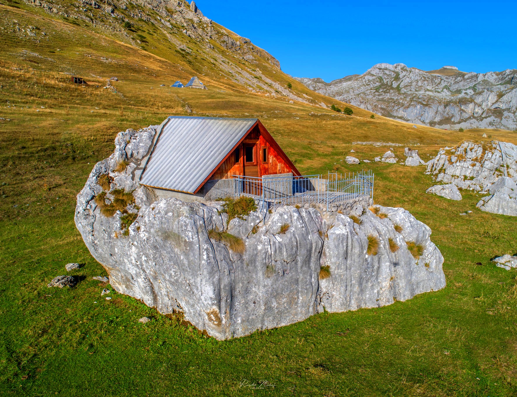 A ház a Kapetanovo jezero felé úton található<br />fotók: Ranko Maraš