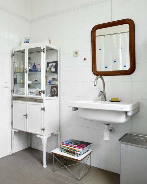 industrial-loft-in-barcelona-bathroom.jpg