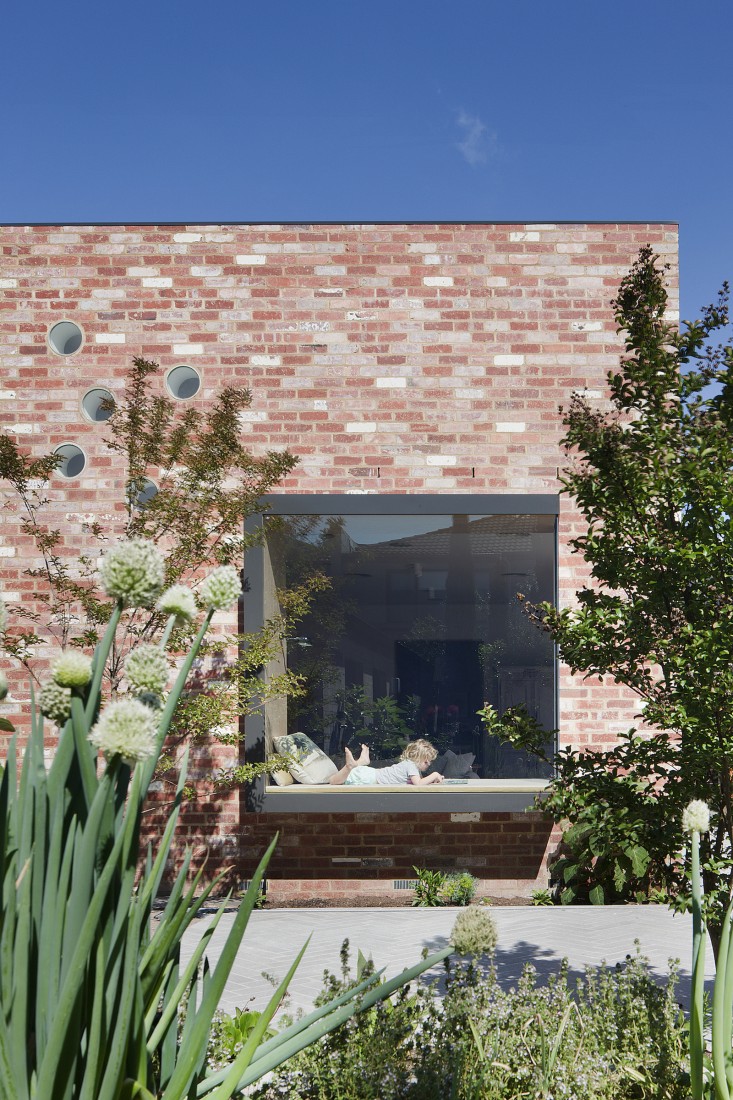 st-kilda-east-house-claire-cousins-architects-australia-remodelista-4.jpg