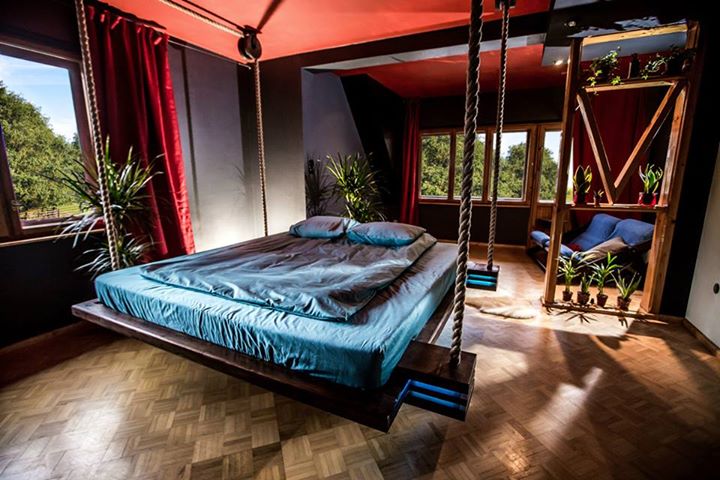hanging-bed-designed-by-wiktor-jazwiec-blue.jpg