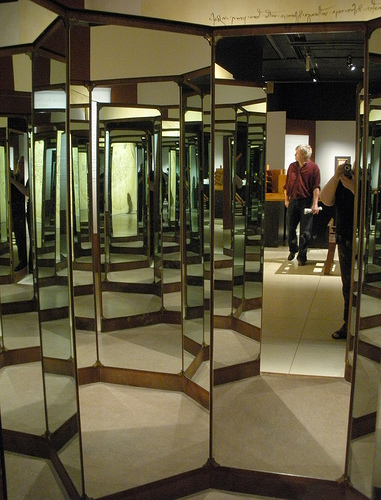 DaVinci_mirror_room.jpg