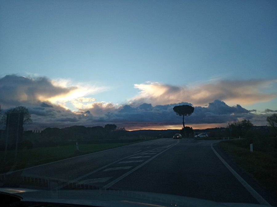 A naplemente, amelyre T azt mondta, kár lett volna kihagyni, ez volt a jutalmunk a felhős égért cserébe.