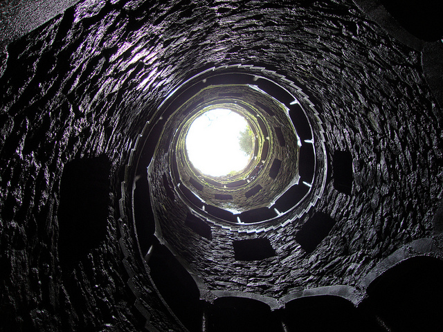 ffthe-inverted-tower-sintra-portugal-05.jpg