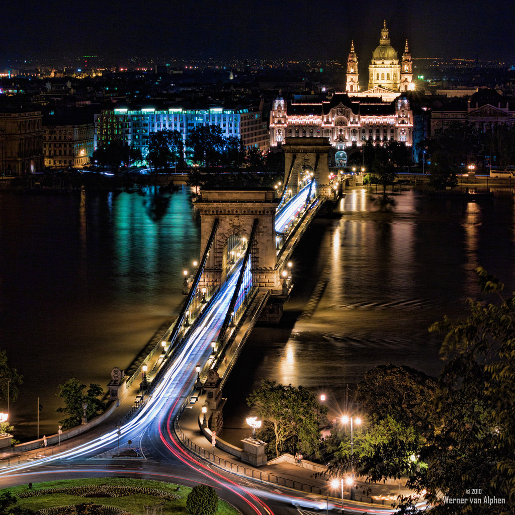 Budapest_by_Night_by_The13thSin.jpg