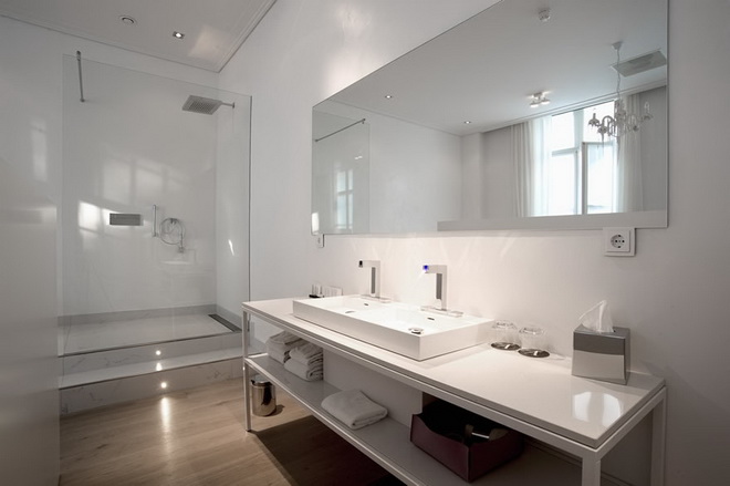 het-arresthuis-director-bathroom.jpg