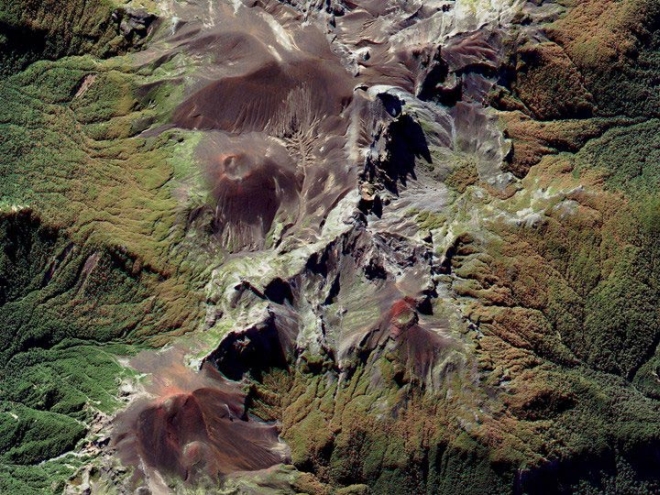 chile-4-02-12-andes-puntiagudo-cordc3b3n-cenizos-volcanic-chain-digitalglobe-satellite-image.jpg