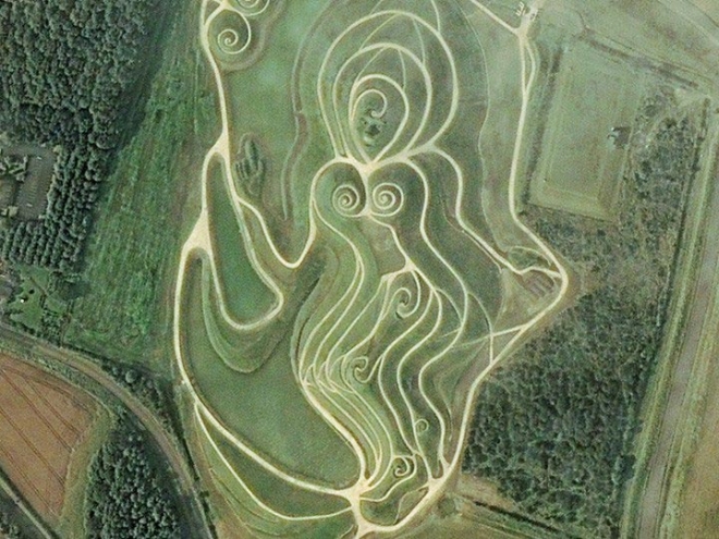 northern-england-9-06-12-mine-sculpture-known-as-the-lady-of-the-north-digitalglobe-satellite-image.jpg