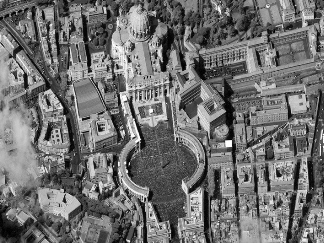 saint-peters-square-vatican-city-4-08-12-easter-digitalglobe-satellite-image.jpg