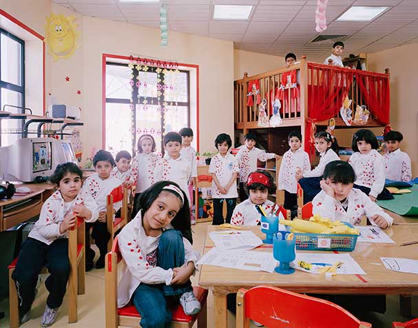 saudi-arabia-dammam-kindergarden-activities-classroom-portraits-julian-germain.jpg