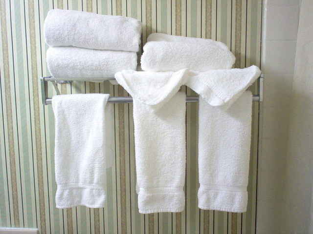 hotel-towels-1524727-640x480.jpg