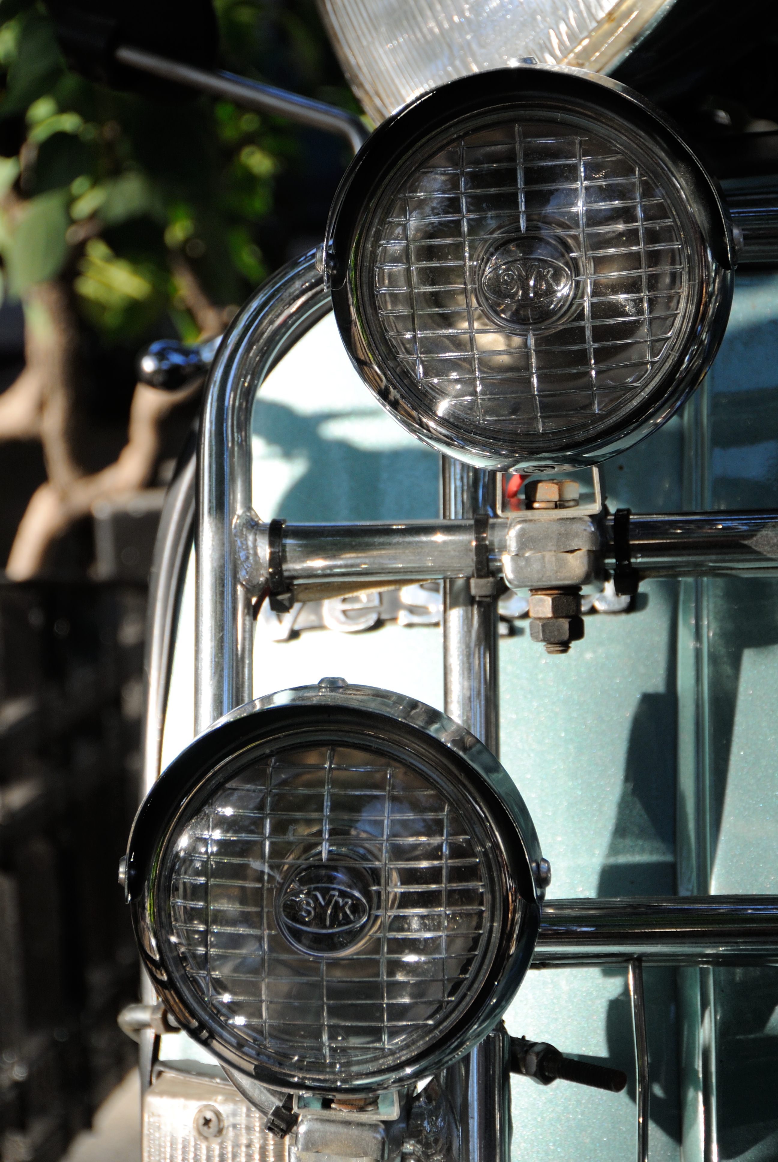 close-up-vintage-car-headlights.jpg