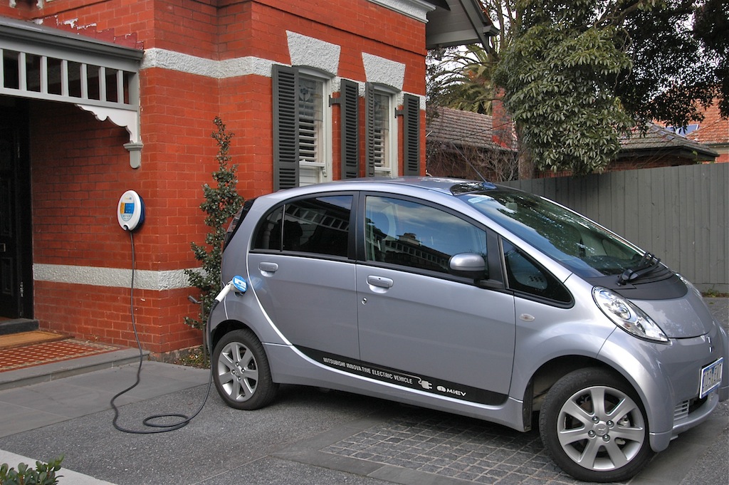 ChargeiQ-operation-car.jpg