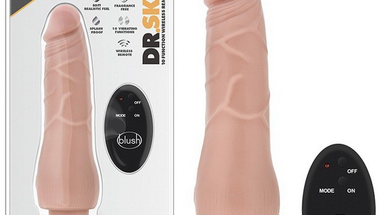 Valósághű pénisz vibrátor, letapasztható távirányítós Dr Skin