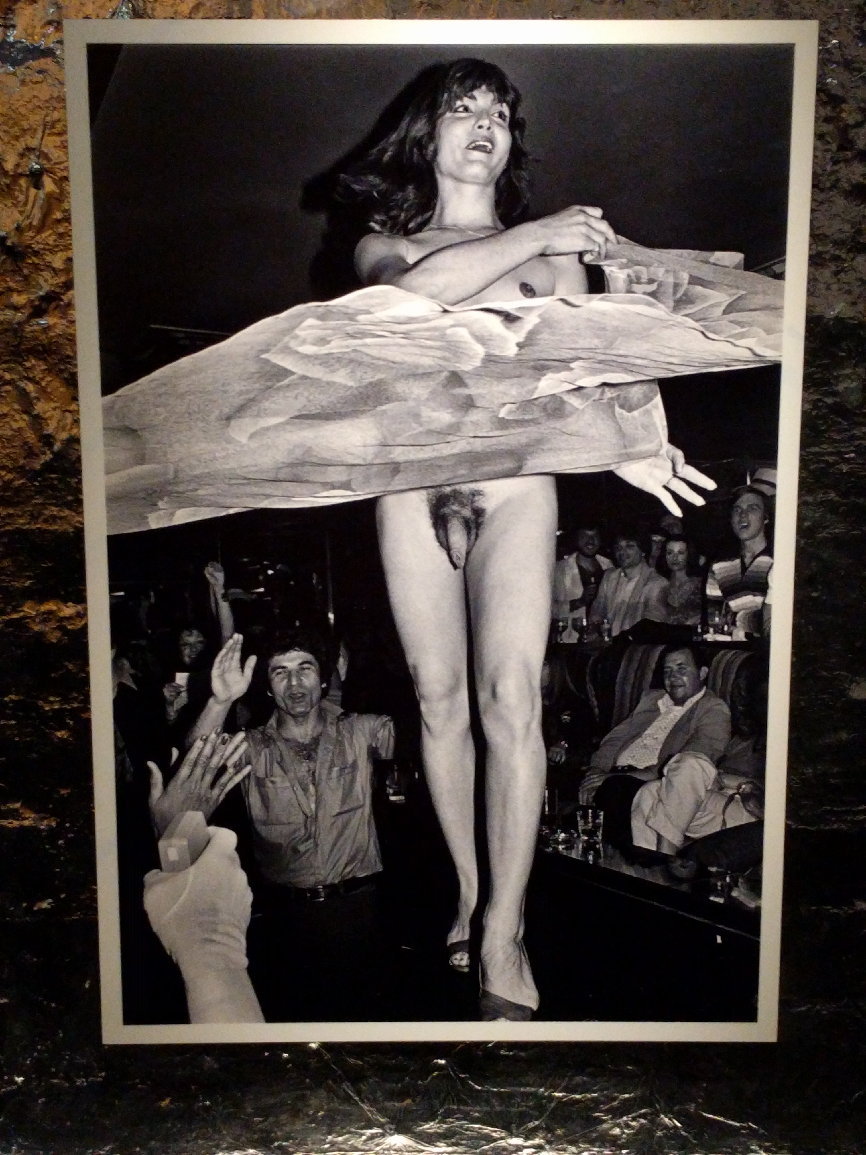 A múzeum egyik kiállítása az  1970-es években megnyílt legmenőbb new york-i éjszakai klubokat mutatta be, ahol igen szabadosan kezelték a szexhez való viszonyt. 