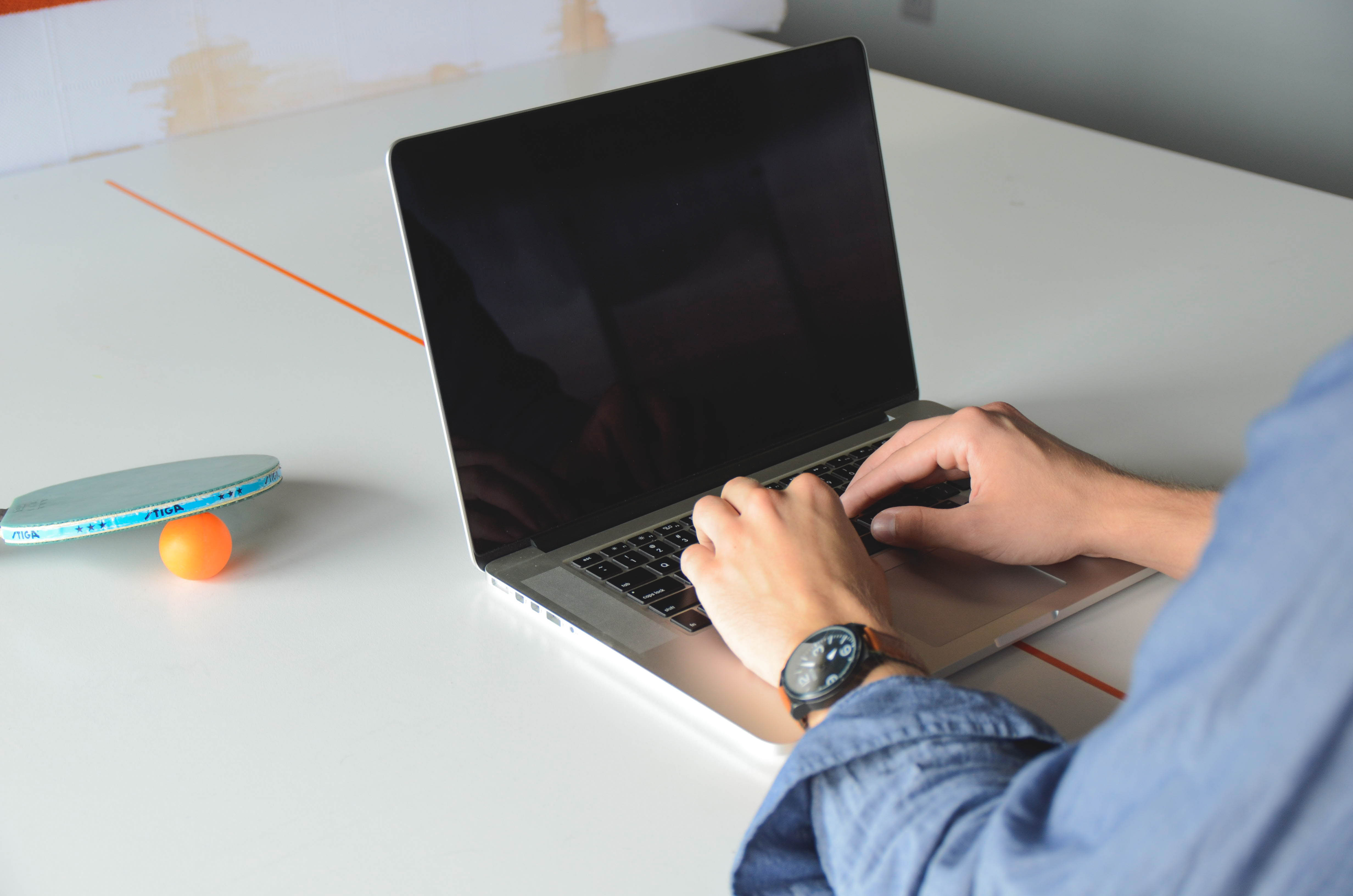 macbook-mockup-hero-ping-pong.jpg