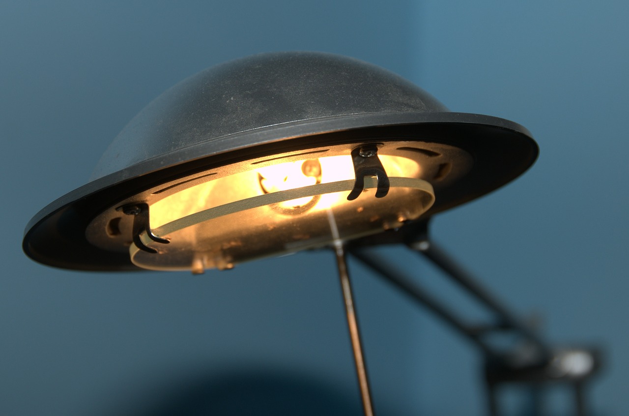 desk-lamp-494329_1280.jpg