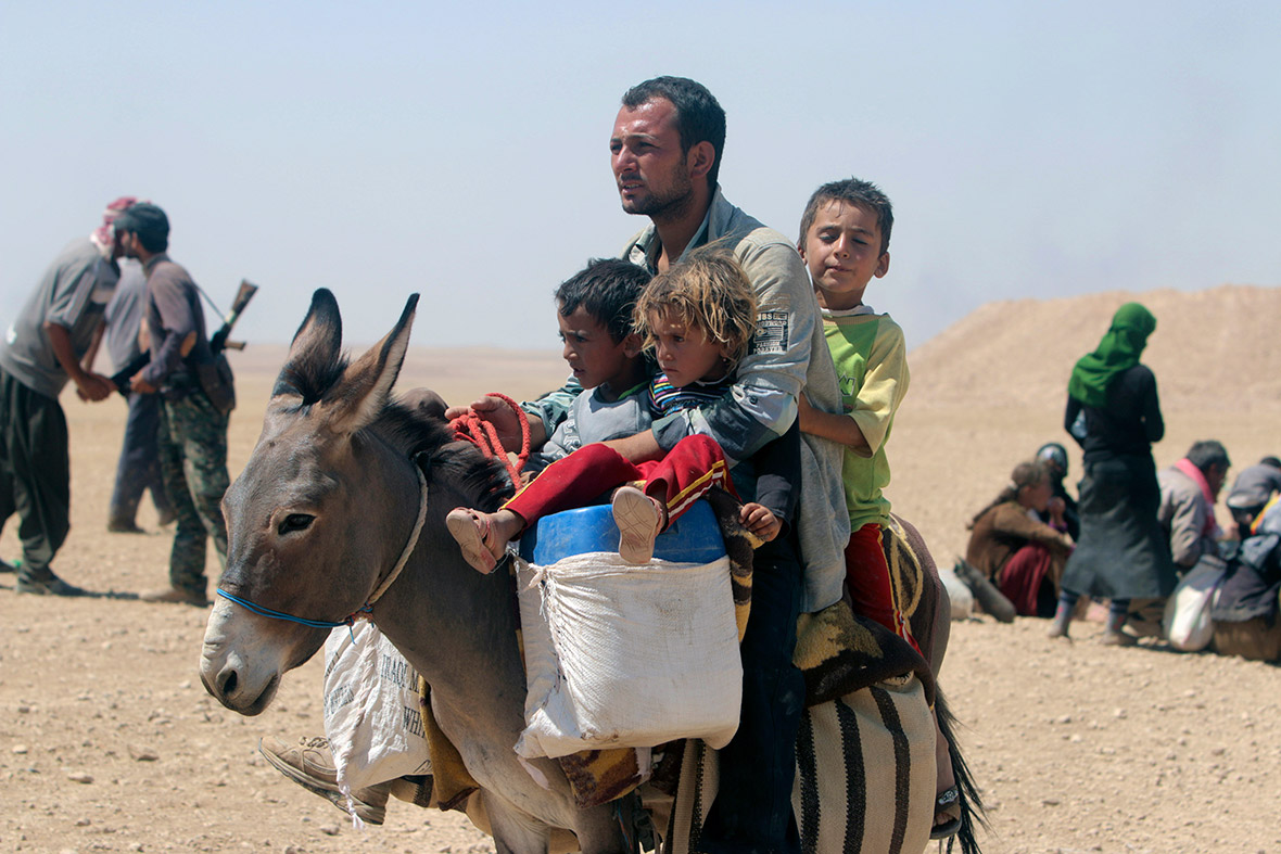 yazidi-refugees-flee-iraq.jpg